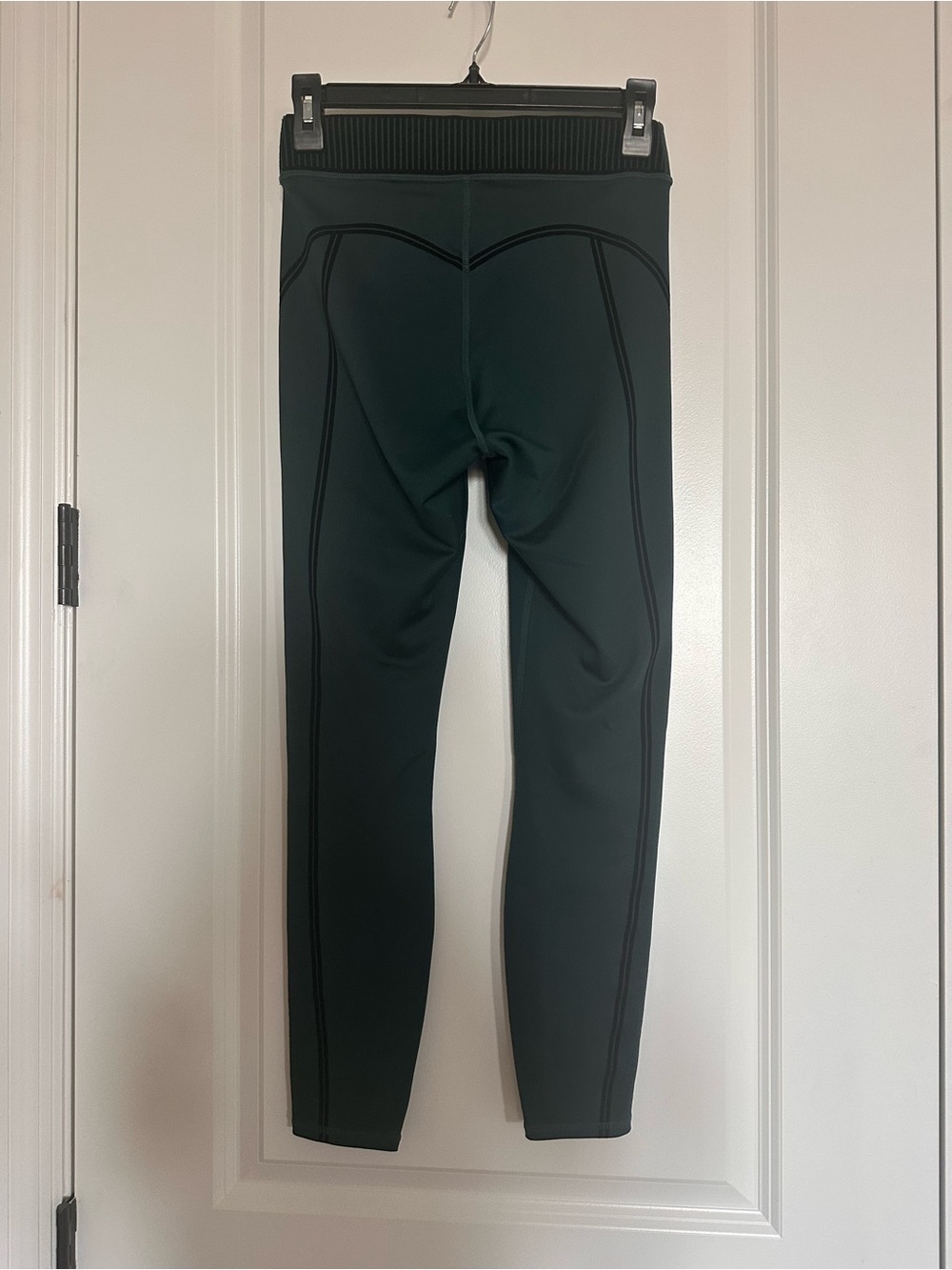 Alo Yoga Set: Line Up 7/8 Legging & Line Up Bra in Winter Ivy - Med - Picture 4 of 11